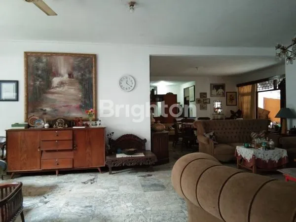 image RUMAH KLASIK NYAMAN, STRATEGIS TAMAN CILANDAK (4)