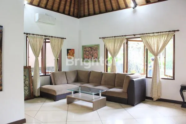 image VILLA MEWAH BERKOLAM RENANG PRIBADI DI UMALAS CANGGU, LINGKUNGAN ASRI (2)