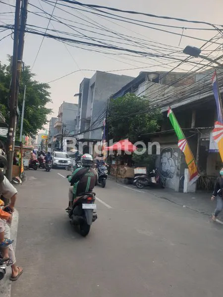 image RUMAH PINGGIR JALAN PADEMANGAN AKSES JALAN 2 MOBIL UK 13.5X21 HADAP TIMUR JAKARTA UTARA (2)