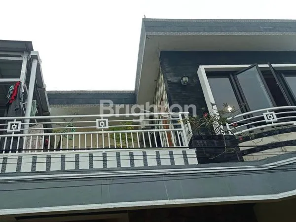 RUMAH MEWAH STRATEGIS 2 LANTAI PUSAT KOTA KENDAL