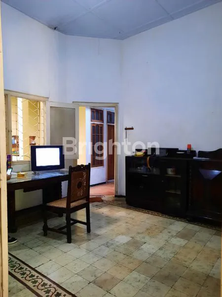 image *RUMAH DAN TOKO KUNO BELANDA STRATEGIS PINGGIR JALAN RAYA BESAR KOTA MALANG* (5)
