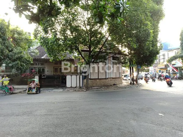 image *RUMAH DAN TOKO KUNO BELANDA STRATEGIS PINGGIR JALAN RAYA BESAR KOTA MALANG* (1)