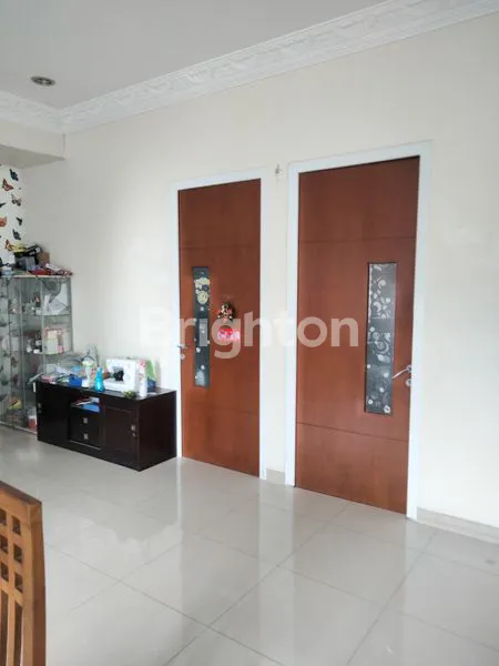 image RUMAH MEWAH JALAN BADAK SEMTIM (3)