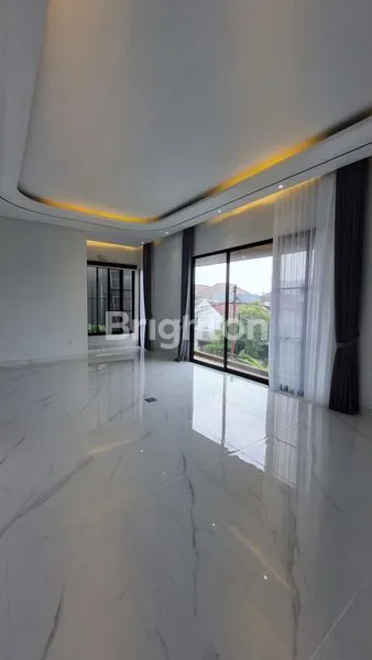 image RUMAH BARU GRESS POSISI CORNER AREA MANYAR MODEL TROPICAL HOUSE DENGAN WATERFALL, CIAMIK WES (5)