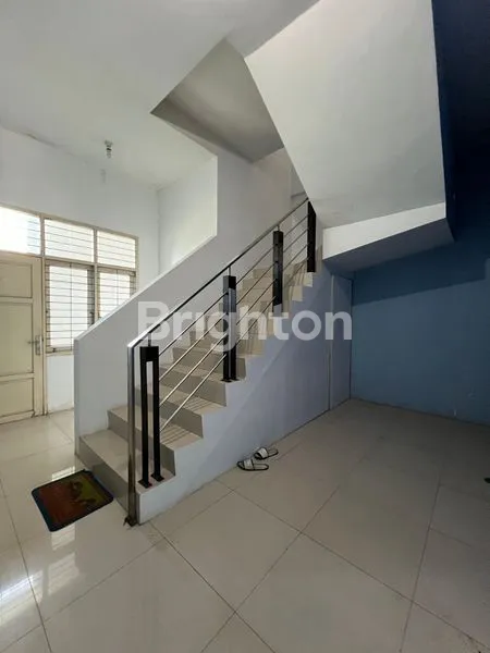 image DISEWAKAN RUKO CANTIK 2 LANTAI LOKASI STRATEGIS DI TENGAH KOTA SAMARINDA, JALAN AW.SYAHRANIE (5)