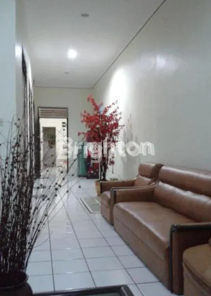 image RUMAH DUA SETENGAH LANTAI KEMENANGAN JAKARTA BARAT (1)