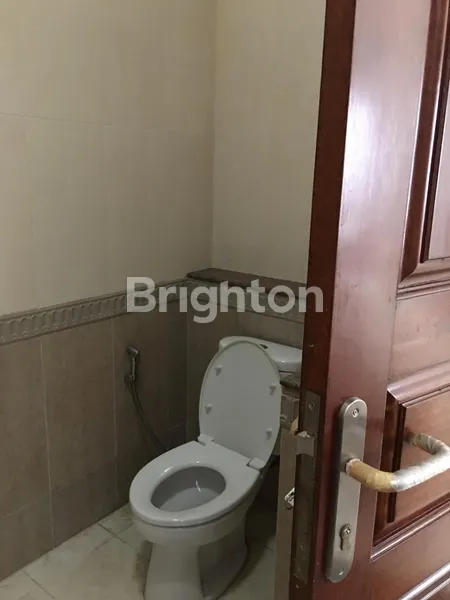 image RUMAH MEWAH SIAP HUNI FULL FURNISHED LOKASI STRATEGIS BABATAN PRATAMA (3)