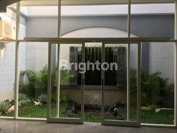 image RUMAH MEWAH SIAP HUNI FULL FURNISHED LOKASI STRATEGIS BABATAN PRATAMA (4)