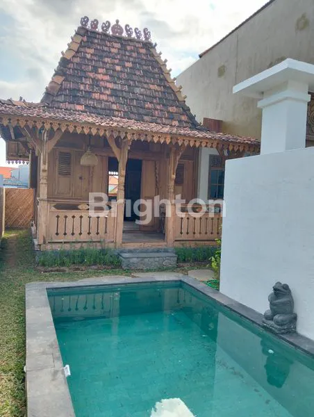 image DISEWAKAN CEPAT VILLA AREA RENON FULL FURNISHED MODEL WOODEN (6)