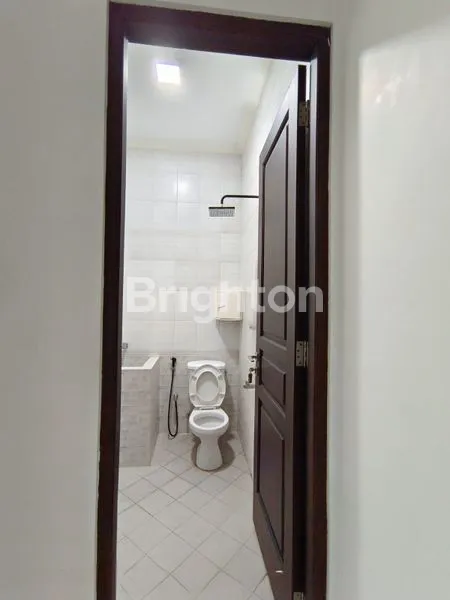 image RUMAH MEWAH FULLY-FURNISHED 4+1 KT DI TENGAH KOTA SEMARANG, AKSES STRATEGIS (7)