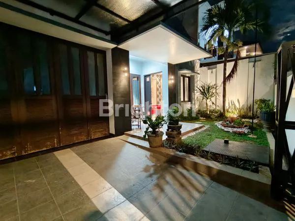 image RUMAH MEWAH FULLY-FURNISHED 4+1 KT DI TENGAH KOTA SEMARANG, AKSES STRATEGIS (1)