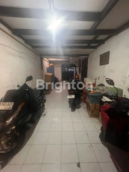 image RUMAH DIJUAL LOKASI STRATEGIS COCOK UNTUK USAHA AREA RUNGKUT ASRI, DEKAT TRANSMART, RUMAH SAKIT, RAYA MERR, UBAYA, UPN, DEKAT PASAR. (5)