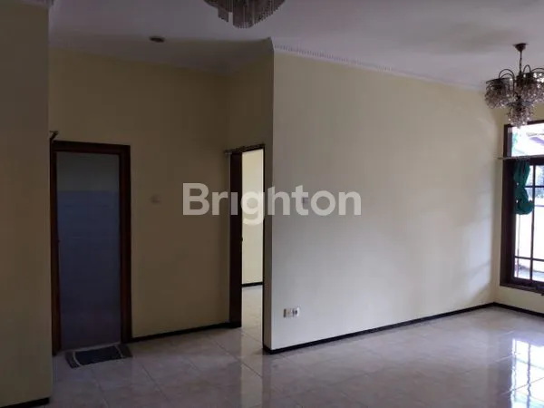 image RUMAH KLASIK 1 LANTAI SIAP HUNI (7)