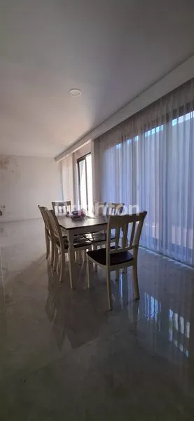 image RUMAH MEWAH FULLY-FURNISHED DI CITRALAND CITY, SAMARINDA SIAP HUNI (2)