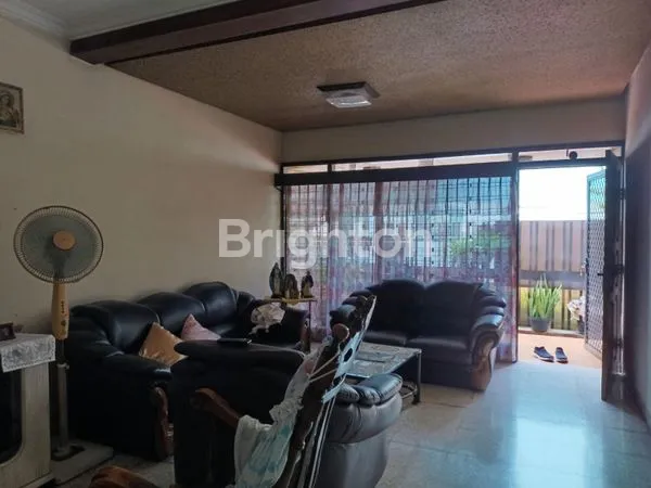 image RUMAH STRATEGIS 1,5 LANTAI DI TANJUNG DUREN – HOOK & BEBAS BANJIR! (6)