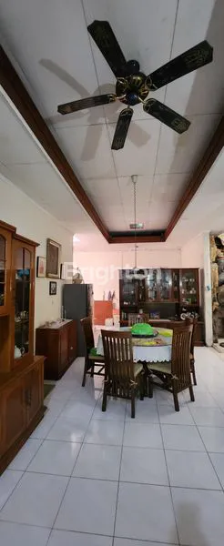 image RUMAH MEWAH 4+2 KT DI JEMURSARI SURABAYA, HADAP BARAT LAUT, HARGA TERJANGKAU! (4)