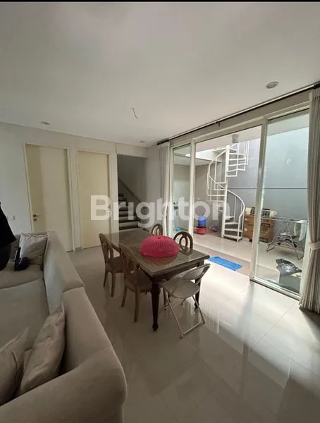 image RUMAH CANTIK 2 LANTAI  DI CITRALAND FULL FURNISHED.. SIAP HUNI (3)