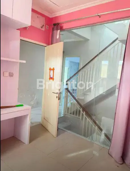 image SIAP HUNI, RUMAH 3 LANTAI NON FURNISH KAWASAN GADING SERPONG , TANGERANG (8)