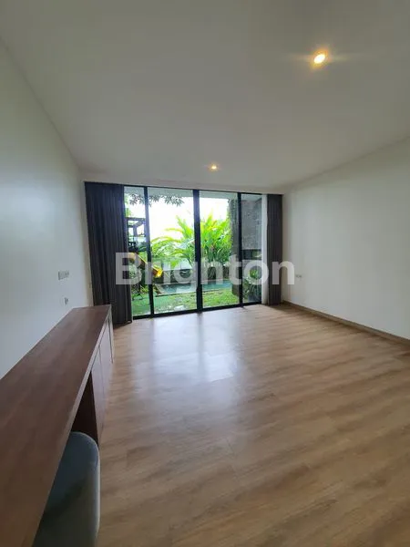image HUNIAN MEWAH 2 LANTAI DI JANTUNG SANUR - 4 KAMAR TIDUR (6)
