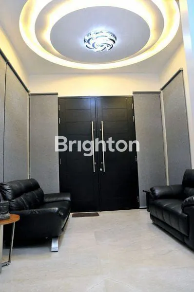 image RUMAH MEWAH 2,5 LANTAI SIAP HUNI DI KOTA MALANG (3)