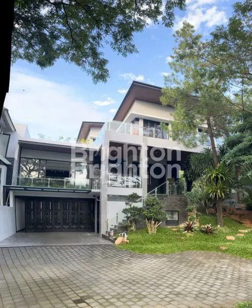 image RUMAH MEWAH 2,5 LANTAI SIAP HUNI DI KOTA MALANG (1)