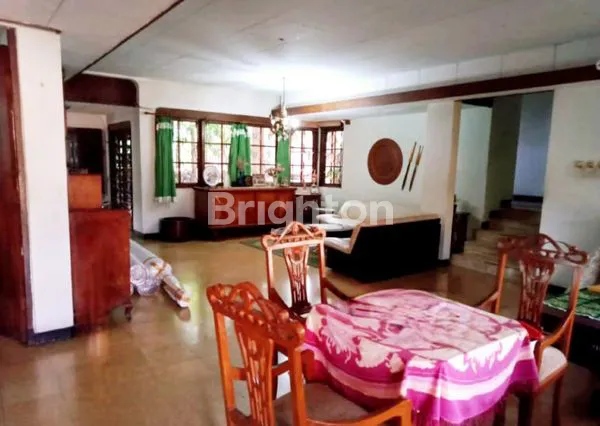 image RUMAH ESTETIK 2 LANTAI VIEW BANDUNG LOKASI STRATEGIS SEBELAH LAPANGAN GOLF DAGO DI SAYAP DAGO BANDUNG COCOK UNTUK CAFE, GUEST HOUSE, HUNIAN, KANTOR ATAU INVESTASI (3)