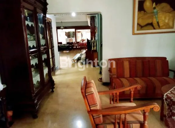 image RUMAH ESTETIK 2 LANTAI VIEW BANDUNG LOKASI STRATEGIS SEBELAH LAPANGAN GOLF DAGO DI SAYAP DAGO BANDUNG COCOK UNTUK CAFE, GUEST HOUSE, HUNIAN, KANTOR ATAU INVESTASI (2)