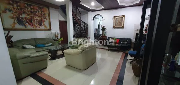 RUMAH BAGUS DAN BERSIH DI JAKARTA SELATAN