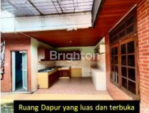 image RUMAH LUAS DI LOKASI STRATEGIS SALEMBA, JAKARTA PUSAT. (6)