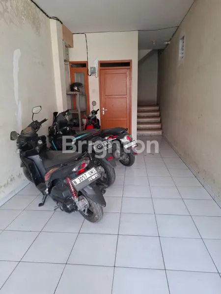 image RUKOS RENDENG PLUS 7 KAMAR KOS KOSAN JL. MAINROAD (4)