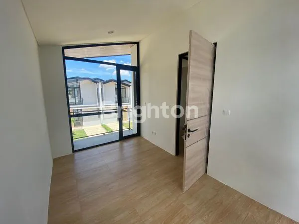 image RUMAH SIAP HUNI 2 LANTAI FULL FURNISHED DI CENDANA ICON LIPPO KARAWACI (2)