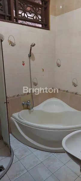 image RUMAH SEWA SEMI-FURNISHED LOKASI STRATEGIS DI GATOT SUBROTO, DENPASAR (8)