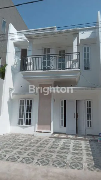 image HUNIAN ESTETIS 2 LANTAI DI DALAM CLUSTER JAGAKARSA (1)