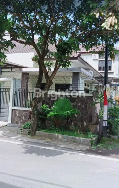 image RUMAH 2 LANTAI, 5 KAMAR TIDUR, SEMI FURNISHED, DI LOKASI STRATEGIS DEKAT JALAN SOEKARNO HATTA, UNIVERSITAS BRAWIJAYA, MALANG KOTA, JAWA TIMUR (4)