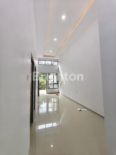 image RUMAH BARU CANTIK SIAP HUNI DI JALAN A.W. SYAHRANIE, SAMARINDA (3)