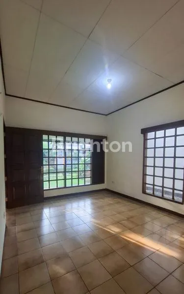 image RUMAH MEWAH 2 LANTAI DI BINTARO SEKTOR I, LOKASI STRATEGIS DEKAT FASILITAS (8)