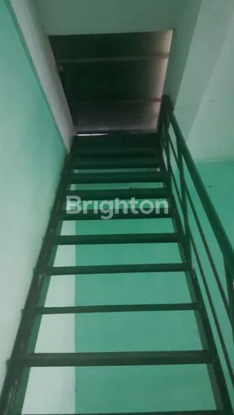 image RUKO KOMPLEK SURABAYA UTARA COCOK UNTUK EKSPEDISI / KANTOR, DEKAT PELABUHAN TANJUNG PERAK, DEKAT PASAR ATOM & ITC, SIAP PAKAI, LAHAN PARKIR LUAS (2)