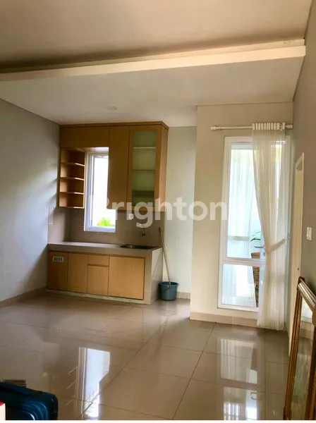 image DISEWAKAN *RUMAH SEMI-FURNISED, STRATEGIS, ONE GATE CLUSTER. KIWI RESIDENCE ,  GRAHA RAYA BINTARO (4)