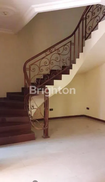 image RUMAH 2 LANTAI SEKAWAN REGENCI BCF SIDOARJO (2)