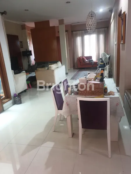 image RUMAH DIJUAL CEPAT HARGA NEGO 3,3 M, RUMAH SIAP HUNI DAN LINGKUNGAN NYAMAN DI KOMPLEK PERUMAHAN JATIWARINGIN PONDOK GEDE (3)