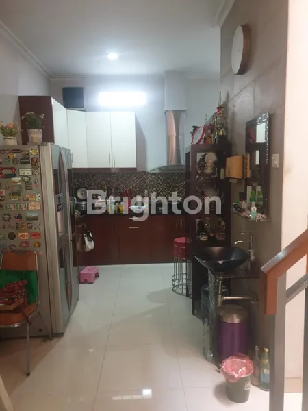 image RUMAH DIJUAL CEPAT HARGA NEGO 3,3 M, RUMAH SIAP HUNI DAN LINGKUNGAN NYAMAN DI KOMPLEK PERUMAHAN JATIWARINGIN PONDOK GEDE (5)