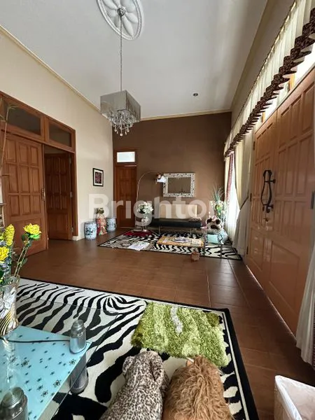 image RUMAH MEWAH 1570M² DI BLITAR - 7KT, GARASI 4 MOBIL + CARPORT 10 (7)