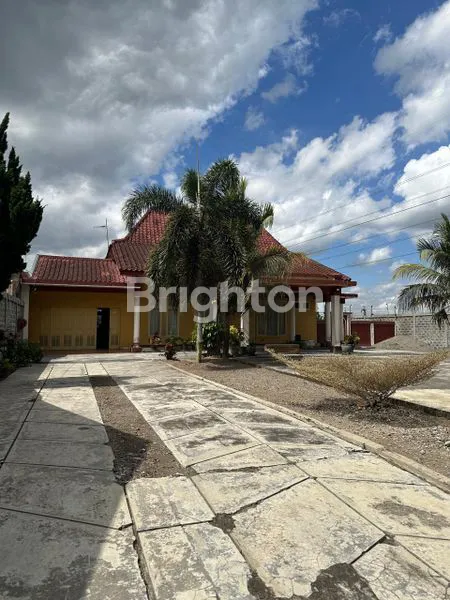 image RUMAH MEWAH 1570M² DI BLITAR - 7KT, GARASI 4 MOBIL + CARPORT 10 (1)