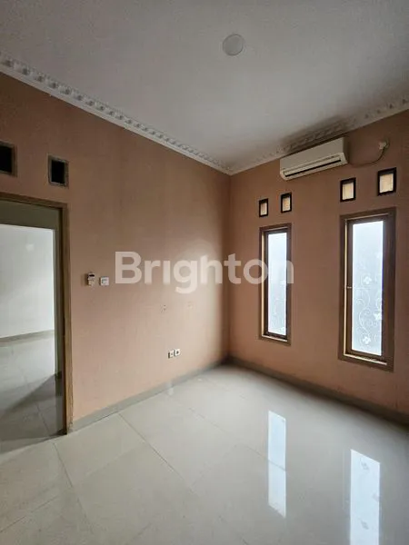 image RUMAH 3 LANTAI DEKAT STASIUN MRT CIRENDEU  (3)