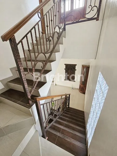 image RUMAH 3 LANTAI DEKAT STASIUN MRT CIRENDEU  (4)