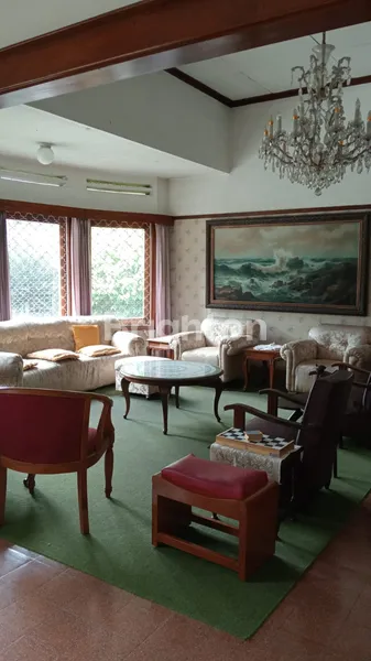 image RUMAH ASRI TERAWAT DI JL DIPATIUKUR  BANDUNG (3)