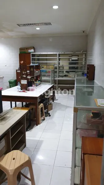 image TOKO TEMPAT USAHA NOL JALAN WIYUNG (2)