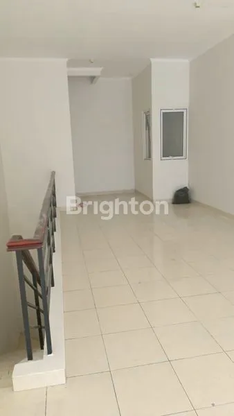 image RUKO 3 LANTAI SHM DI PASAR MODERN PARAMOUNT (1)