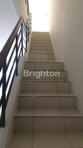 image RUKO 3 LANTAI SHM DI PASAR MODERN PARAMOUNT (7)