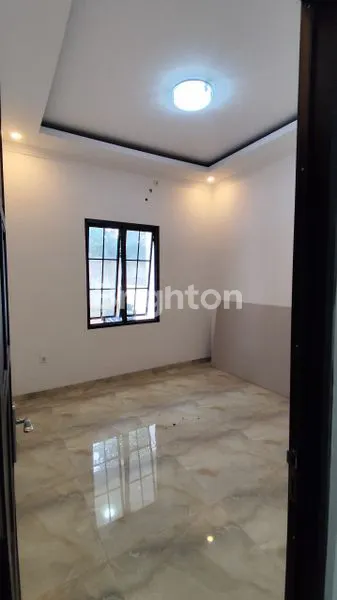 image RUMAH MEWAH 4+1 KT DI JAGAKARSA, JAKARTA SELATAN, SERTIFIKAT SHM, HARGA TERJANGKAU! (3)